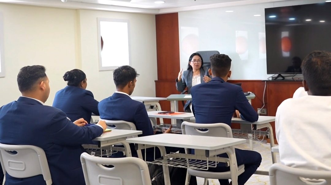 Mia Glisson leading a training session